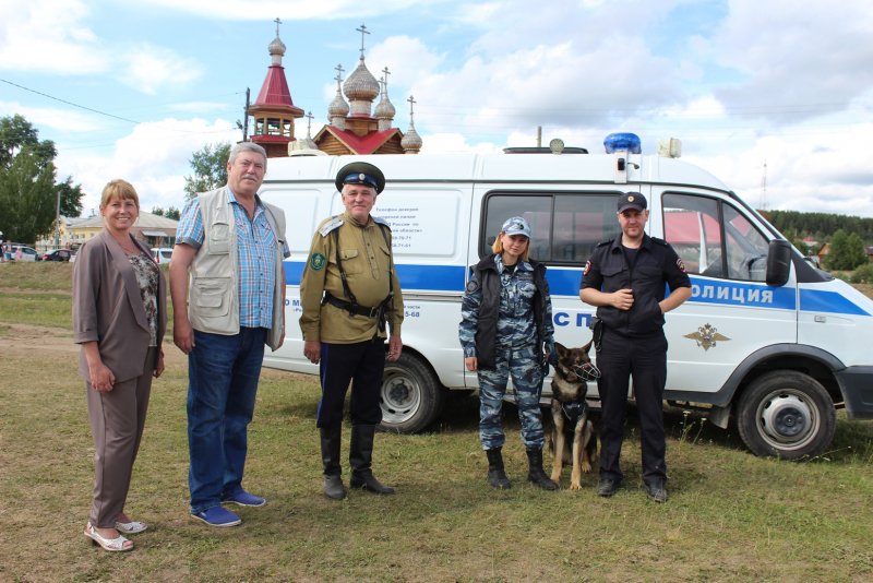 Полицейские и общественники Ревды посетили участников областного слета трезвости и здоровья