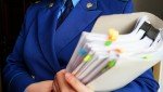 В Ревде перед судом предстанет директор управляющей компании, обвиняемый в оказании услуг, не отвечающим требованиям безопасности, что повлекло получение телесных повреждений 9-месячной девочкой в результате схода снега с кровли